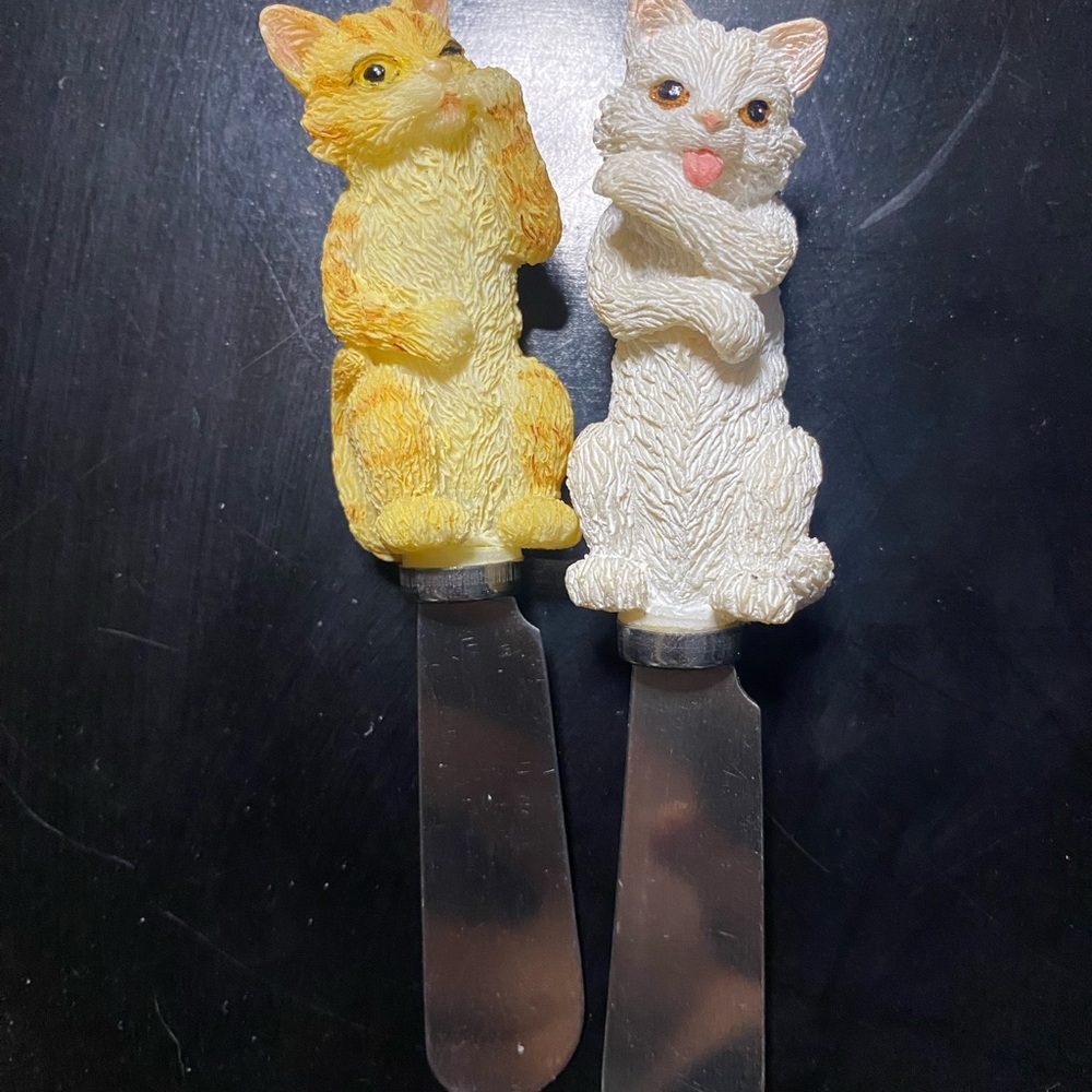 Boston Warehouse Cat Handle Spreader Knives - Yellow and Cream Cat Designs